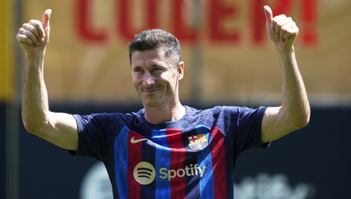 [NA ŻYWO] FC Barcelona wita Roberta Lewandowskiego. Tylko spójrzcie na numer na koszulce [WIDEO]