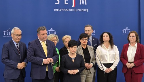 Politycy PiS podczas konferencji prasowej