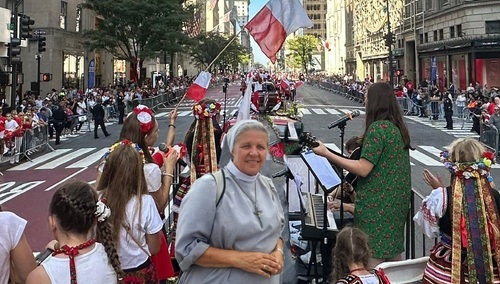 S. Ewa z parafianami z Clifton na Paradzie Pułaskiego