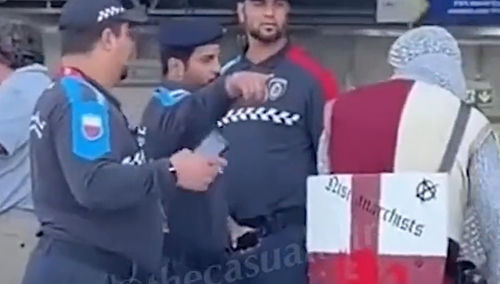 Angielski kibic przebrany za krzyżowca na mundialu w Katarze