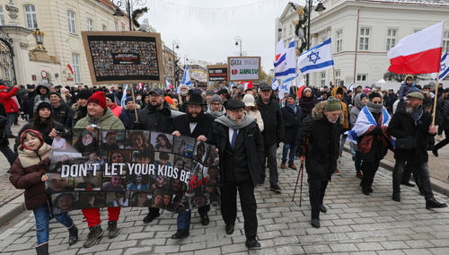 Proizraelska demonstracja idzie ulicami Warszawy