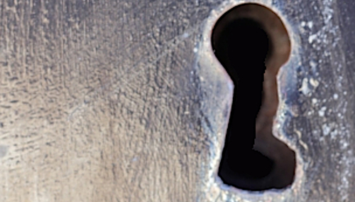 Dziurka od klucza. Ilustracja poglądowa