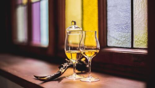 Zobacz, czym powinny charakteryzować się profesjonalne kieliszki do whisky