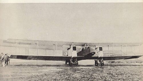 Niemiecki samolot bombowy Gotha G.IV zdobyty przez powstańców