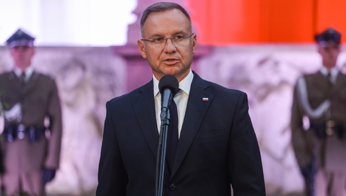 Prezydent RP Andrzej Duda podczas Apelu Pamięci przed Pomnikiem Poległych w 1920 r. na Cmentarzu Wojskowym na Powązkach w Warszawie