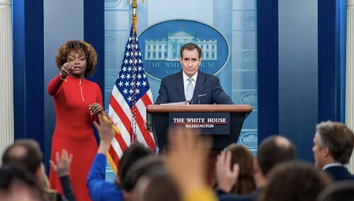 Karine Jean-Pierre i John Kirby, zdjęcie poglądowe