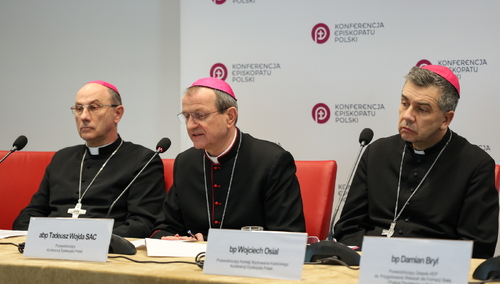 Od lewej: abp Wojciech Polak, abp Tadeusz Wojda SAC, bp Wojciech Osial