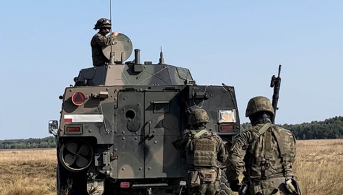 Żołnierze ruszający na patrol