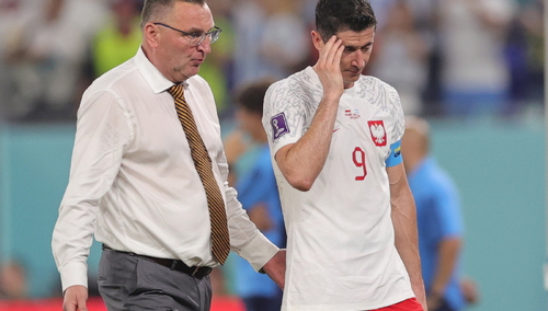 „Najwięcej energii i pasji wykazali po końcowym gwizdku sędziego”. Światowe media dosadnie o grze Polaków