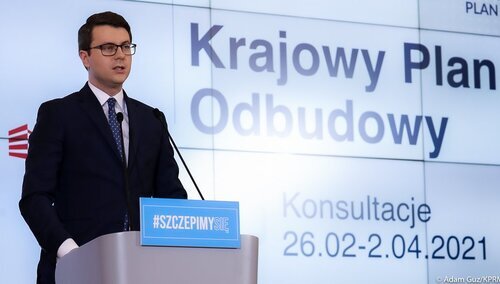 Co ze szczepionkami dla cywilnych pracowników służb mundurowych? Na pytanie Tysol.pl odpowiada rzecznik rządu