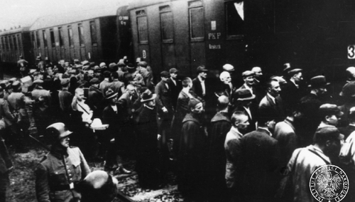 Pierwszy Transport [Polaków] do Auschwitz na dworcu w Tarnowie