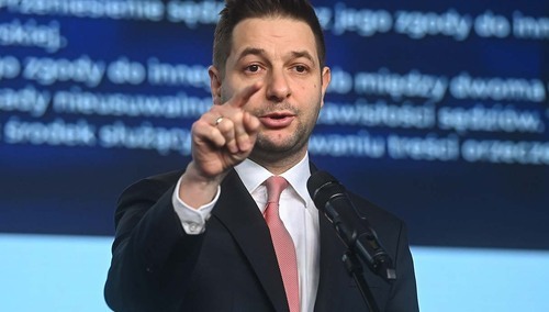 Patryk Jaki podczas konferencji prasowej