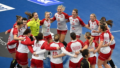 Zawodniczki reprezentacji Polski cieszą się ze zwycięstwa 36:20 w meczu rundy wstępnej mistrzostw świata piłkarek ręcznych z Chinami