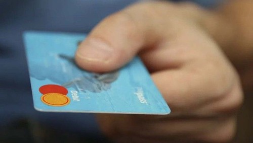 Senator oszukany metodą na policjanta. Zdjęcie ilustracyjne