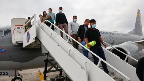 Imigranci deportowani z USA dotarli do Kolumbii