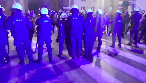 Zamieszki przed klubem w Rybniku. Doszło do starć z policją [WIDEO]