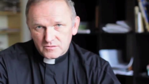 "A prezesowi życzę, żeby tak miał do końca swoich dni". Ks. Lemański przemówił ws. wulgarnych protestów