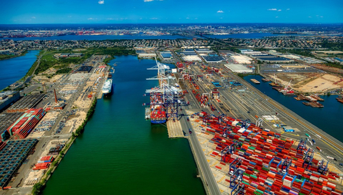 Terminal kontenerowy w USA. Ilustracja poglądowa