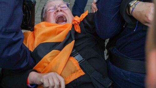 "Babcia Kasia" wyprowadzona przez policję