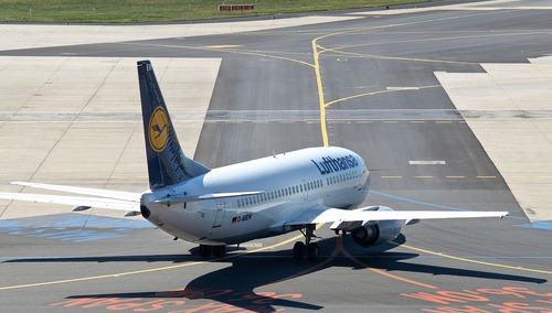 Samolot Lufthansy - zdjęcie ilustracyjne