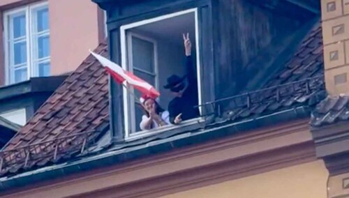 Zorro podczas przemówienia Karola Nawrockiego