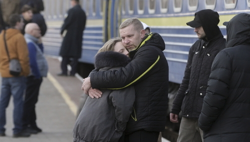 Ukraińscy uchodźcy w drodze do Polski