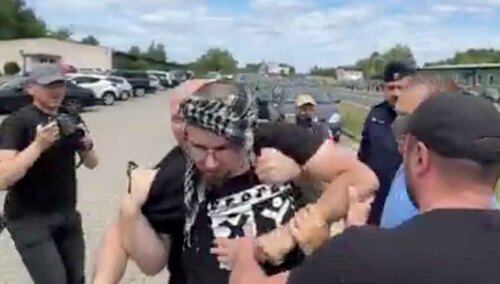 Prowokator wyprowadzony z konferencji Jarosława Kaczyńskiego