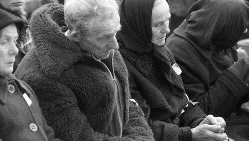 Marianna Popiełuszko na pogrzebie syna