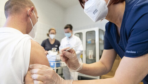 Niechlubne powody sprzeciwu Francji wobec zakupu większej ilości szczepionek przez UE?