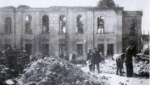 Wielka Synagoga w Białymstoku spalona przez Niemców wraz w ludźmi w środku w 1941 roku