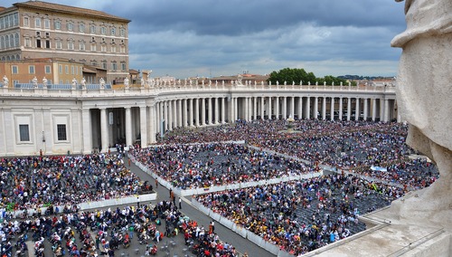 Wierni na Placu św. Piotra