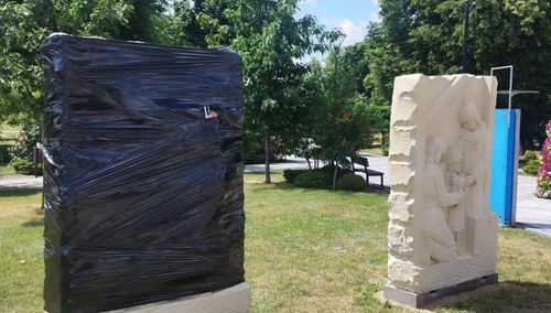 Zasłonięty skandaliczny pomnik w Michałowie