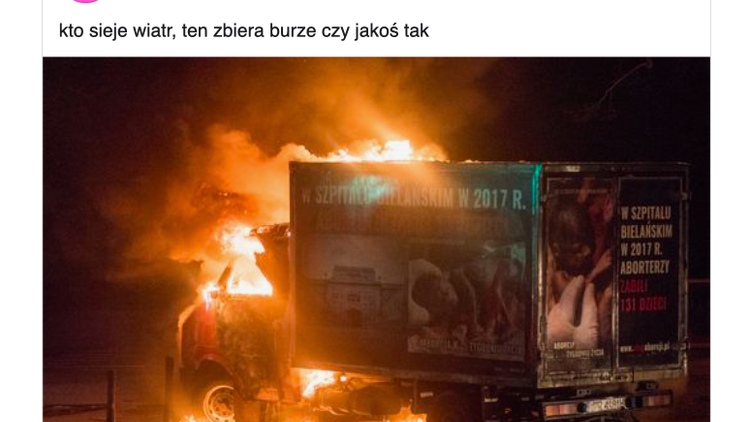 W Warszawie podpalono ciężarówkę z hasłami antyaborcyjnymi. Aborcyjny Dream Team: „Kto sieje wiatr..."