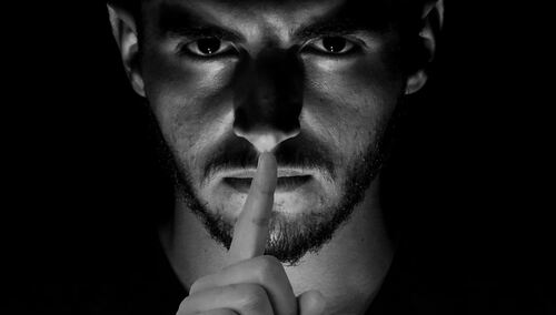 "Problemem jest blokowanie treści na Facebooku i YouTubie". Ordo Iuris z wnioskiem do UOKiK