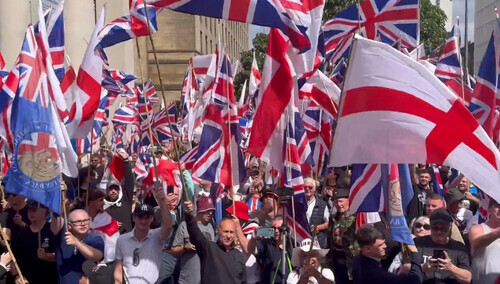 Protesty antyimigranckie w Wielkiej Brytanii