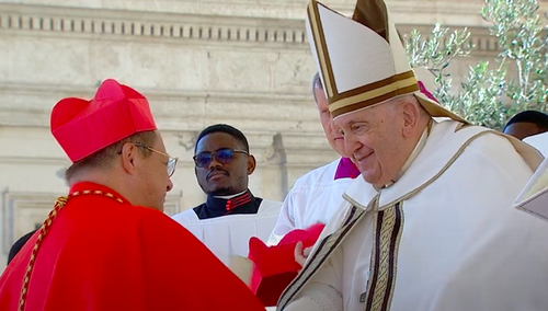 Od lewej: kard. Grzegorz Ryś, papież Franciszek