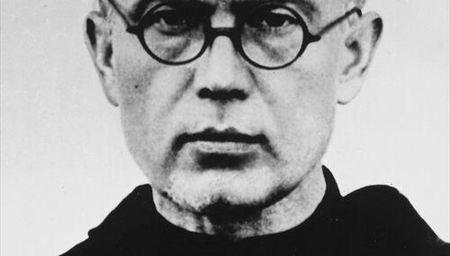 "Więźniowie najpierw bluźnili z rozpaczy. Pod wpływem ojca Kolbego zaczynali się modlić". Dziś rocznica kanonizacji męczennika Auschwitz