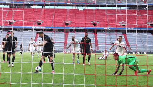 „Suedeutsche Zeitung” o Lewandowskim: Wybitny napastnik, zapisał się w historii piłki nożnej