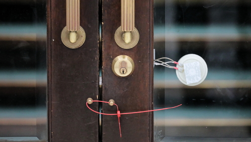 Zaplombowane drzwi w Sejmie w Warszawie, zdjęcie ilustracyjne