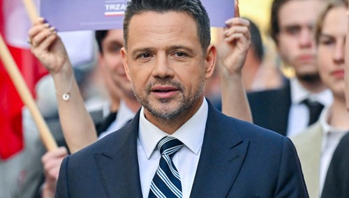 Rafał Trzaskowski podczas wiecu wyborczego na placu Artystów w Kielcach