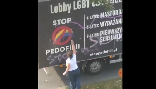 [video] Jest film z ataku dr Mai Wojdyło na furgonetkę "stop pedofilii"