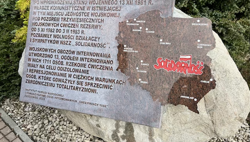 W Budowie pod Złocieńcem sympatycy Solidarności odsłonili pamiątkową tablicę