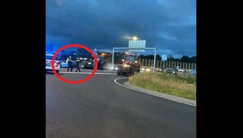 [wideo] Masowe protesty rolników w Holandii. Policja ostrzelała ciągnik z protestującym rolnikiem. „Nowy poziom demokracji”