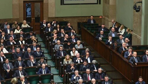 W Sejmie znalazłoby się pięć partii – wynika z sondażu CBOS