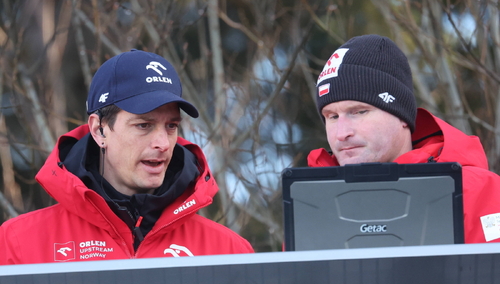 Trener reprezentacji Polski Thomas Thurnbichler i i jego asystent Maciej Maciusiak