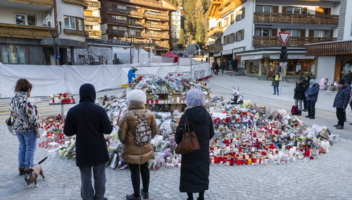 Upamiętnienie ofiar pożaru w Crans-Montana