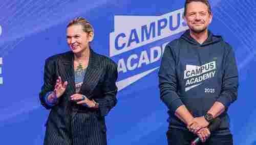 Prezydent stolicy Rafał Trzaskowski (P) i minister edukacji Barbara Nowacka (L), która promuje edukację zdrowotną