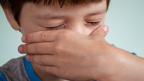 Płaczący chłopiec. Ilustracja poglądowa