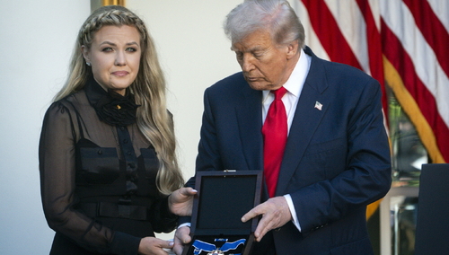 Żona Charliego Kirka odbiera pośmiertne odznaczenie