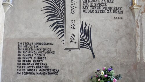 Tablica w Białej Farze pw. Przemienienia Pańskiego („Nowogródzka fara Witoldowa”) poświęcona bł. Marii Stelli i 10 towarzyszkom